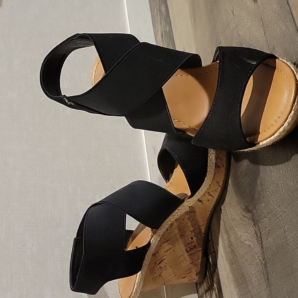 a.n.a a new approach. 6½ . tan with black.